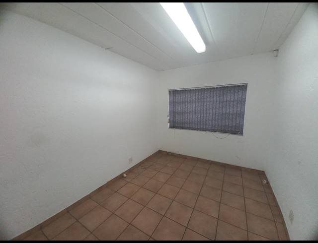 1,100M² WAREHOUSE FOR SALE IN APEX